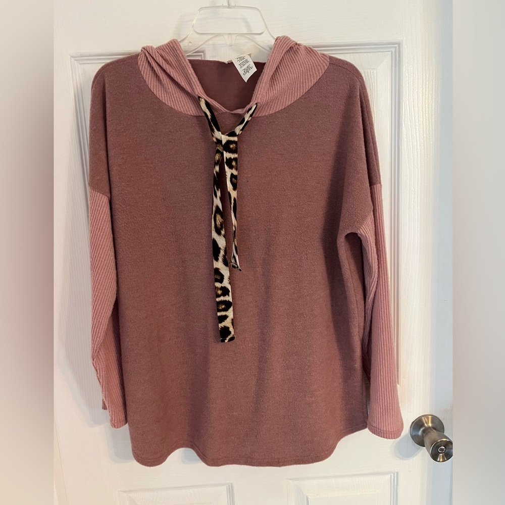 BiBi hooded Top with Leopard Accent